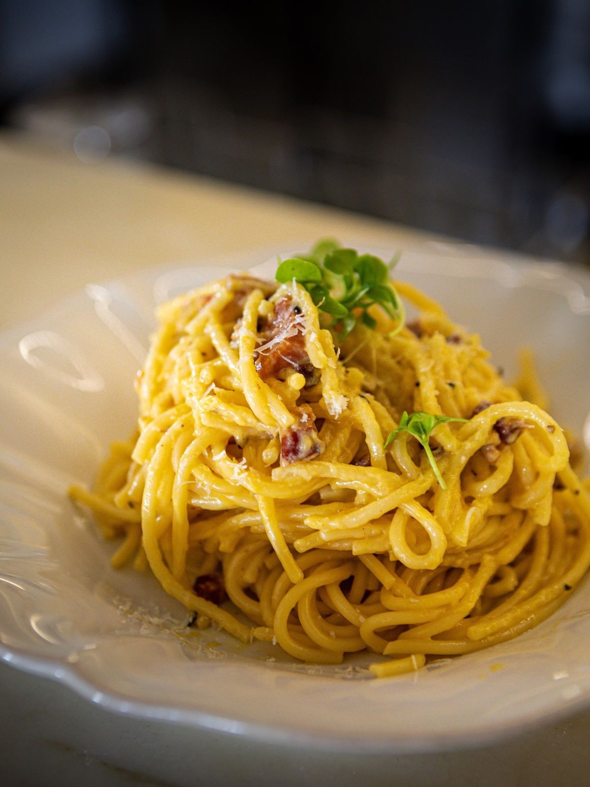 Spaghetti alla carbonara servido no Bambino Pool Club, Olhão